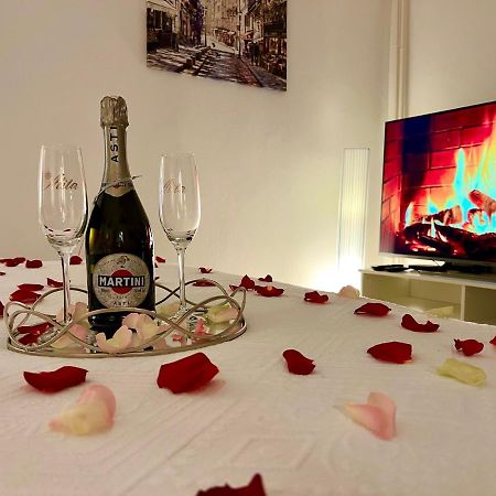 Louis & Elza Old Town Romantic Apartments Вроцлав Экстерьер фото