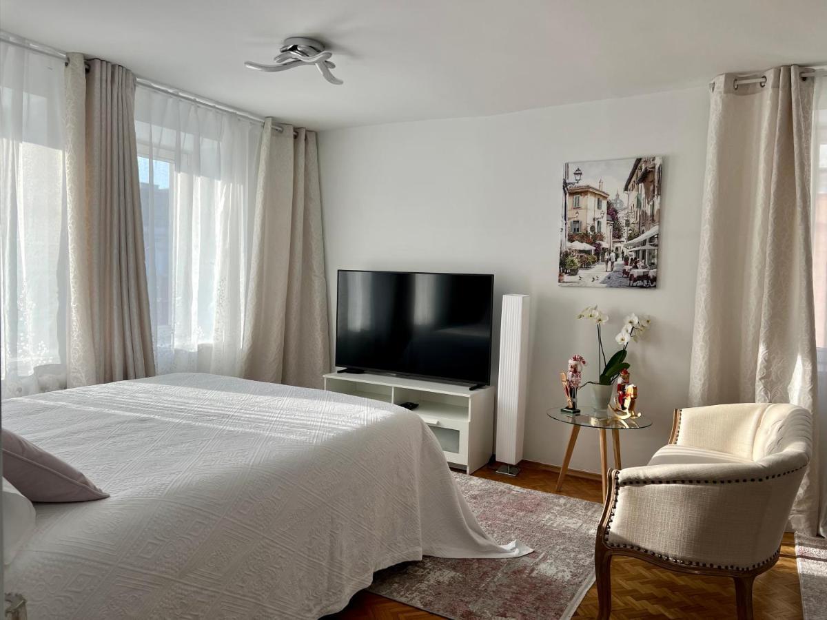 Louis & Elza Old Town Romantic Apartments Вроцлав Экстерьер фото